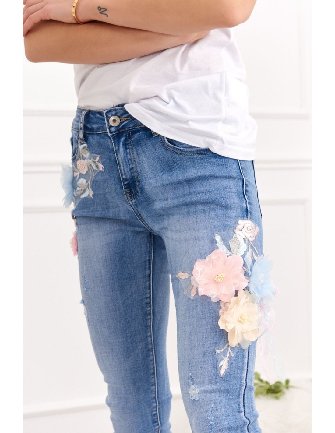 Women\'s denim trousers with applications 35580 - Online store - Boutique